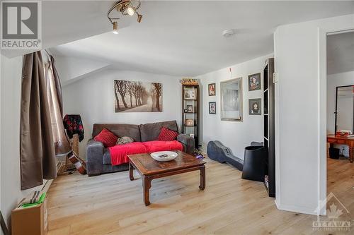 252 Emond Street, Ottawa, ON - Indoor Photo Showing Living Room