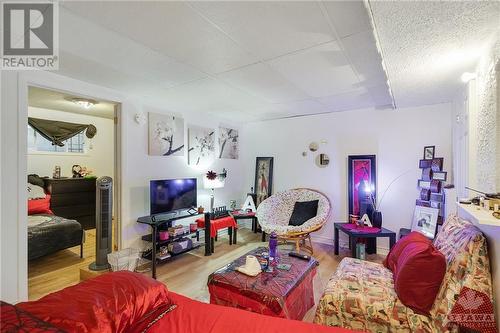 252 Emond Street, Ottawa, ON - Indoor Photo Showing Living Room