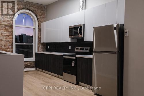 216 - 140 Simcoe Street, Peterborough, ON - Indoor Photo Showing Kitchen