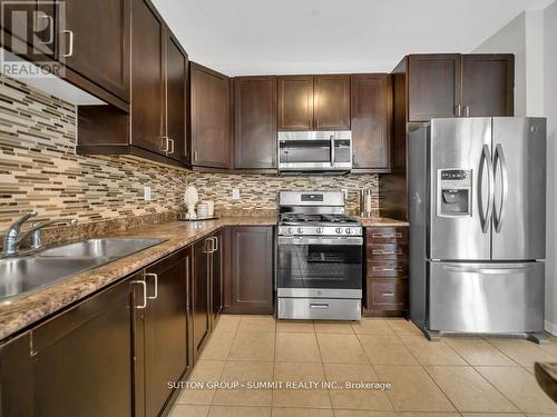 514 Mcferran Crescent N, Milton, ON - Indoor Photo Showing Kitchen With Double Sink With Upgraded Kitchen