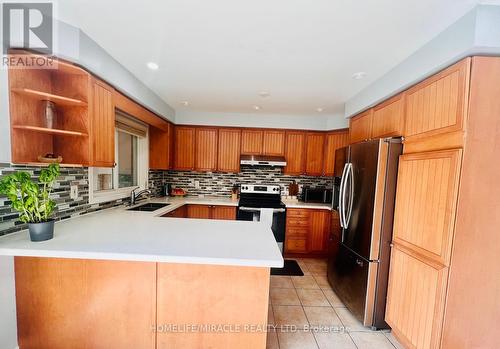 6 Mistybrook Crescent, Brampton, ON - Indoor Photo Showing Kitchen