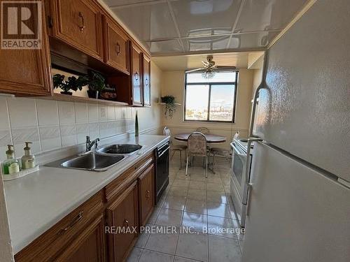 417 - 2645 Jane Street, Toronto, ON - Indoor Photo Showing Kitchen With Double Sink