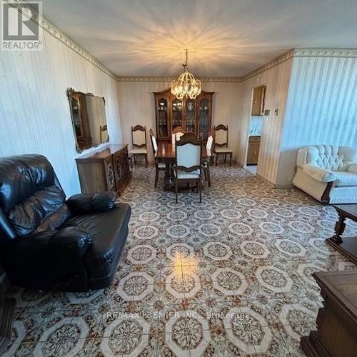 417 - 2645 Jane Street, Toronto, ON - Indoor Photo Showing Living Room