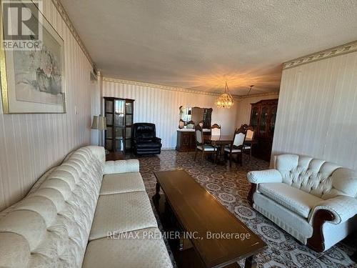 417 - 2645 Jane Street, Toronto, ON - Indoor Photo Showing Living Room