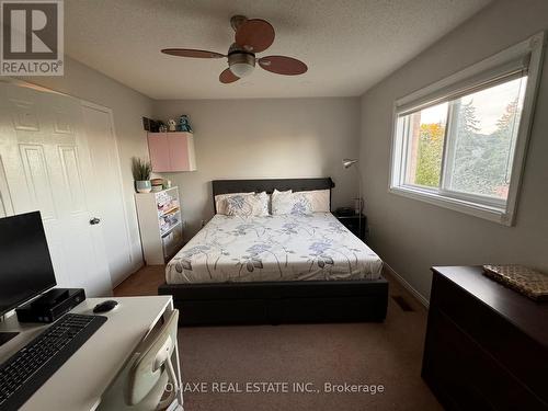 98 Cedarwood Crescent, Brampton, ON - Indoor Photo Showing Bedroom