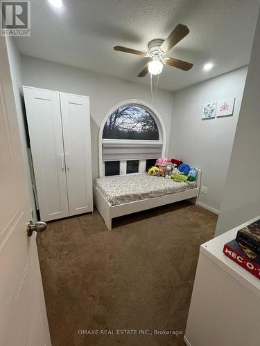 98 Cedarwood Crescent, Brampton, ON - Indoor Photo Showing Bedroom