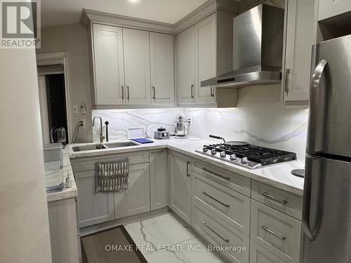 98 Cedarwood Crescent, Brampton, ON - Indoor Photo Showing Kitchen With Double Sink With Upgraded Kitchen