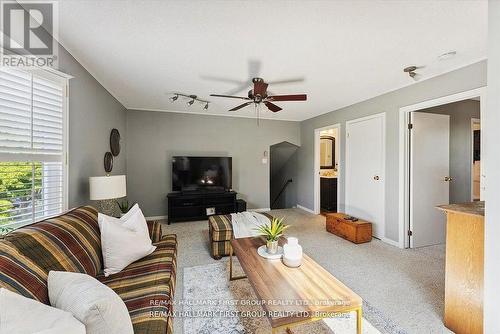 1089 Dunbarton Road, Pickering (Dunbarton), ON - Indoor Photo Showing Living Room