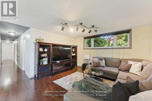 1089 Dunbarton Road, Pickering (Dunbarton), ON - Indoor Photo Showing Living Room