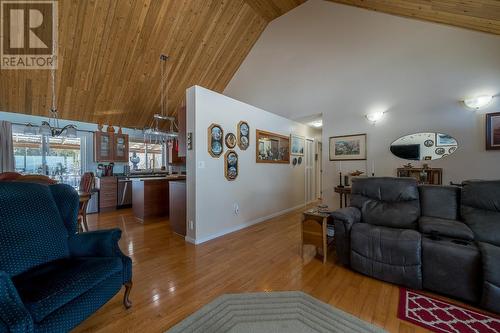 2104 Country Woods Road, South Shuswap, BC - Indoor Photo Showing Living Room