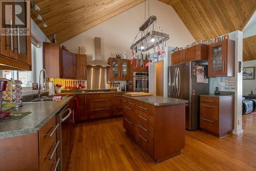 2104 Country Woods Road, South Shuswap, BC - Indoor Photo Showing Kitchen