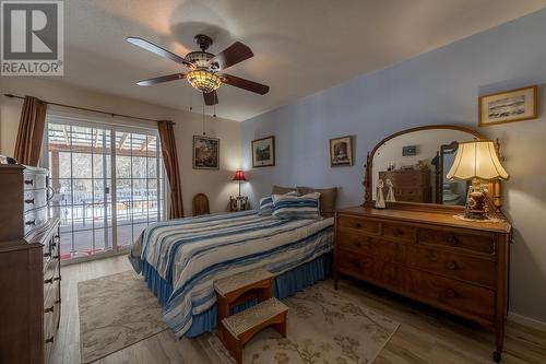 2104 Country Woods Road, South Shuswap, BC - Indoor Photo Showing Bedroom