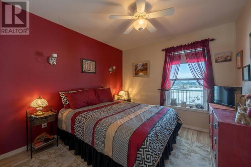 2104 Country Woods Road, South Shuswap, BC - Indoor Photo Showing Bedroom