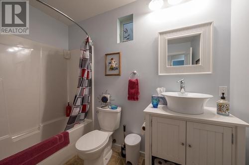 2104 Country Woods Road, South Shuswap, BC - Indoor Photo Showing Bathroom