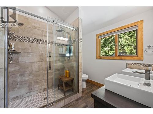 2943 Hopwood Road, North Shuswap, BC - Indoor Photo Showing Bathroom