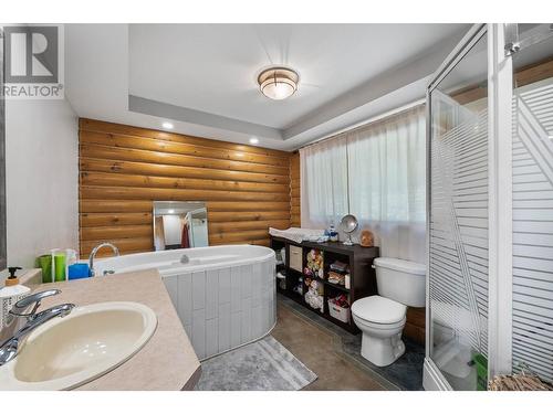 2943 Hopwood Road, North Shuswap, BC - Indoor Photo Showing Bathroom