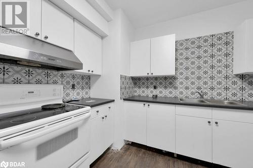 91 Bridge Street W, Belleville, ON - Indoor Photo Showing Kitchen With Double Sink