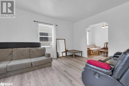 91 Bridge Street W, Belleville, ON - Indoor Photo Showing Living Room