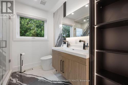 443 Silken Laumann Drive, Newmarket, ON - Indoor Photo Showing Bathroom