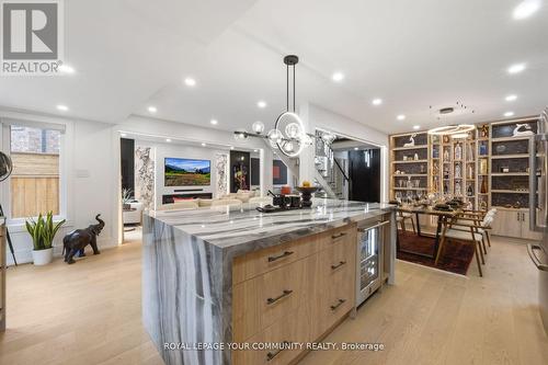 443 Silken Laumann Drive, Newmarket, ON - Indoor Photo Showing Kitchen