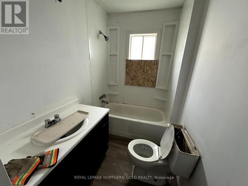 25 Mccamus Avenue, Kirkland Lake, ON - Indoor Photo Showing Bathroom