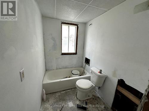 25 Mccamus Avenue, Kirkland Lake, ON - Indoor Photo Showing Bathroom