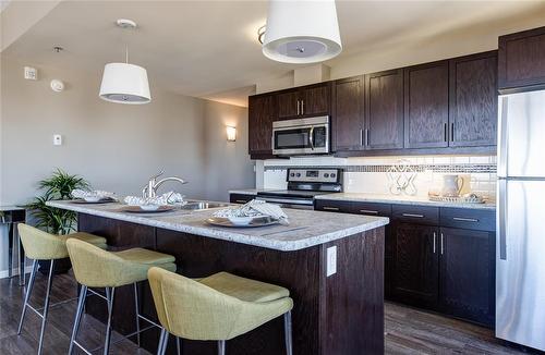 2206 300 Assiniboine Avenue, Winnipeg, MB - Indoor Photo Showing Kitchen With Upgraded Kitchen