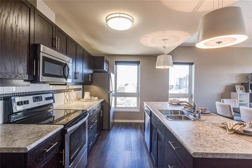 2206 300 Assiniboine Avenue, Winnipeg, MB - Indoor Photo Showing Kitchen With Double Sink With Upgraded Kitchen