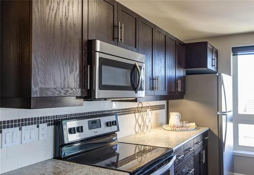 2206 300 Assiniboine Avenue, Winnipeg, MB - Indoor Photo Showing Kitchen