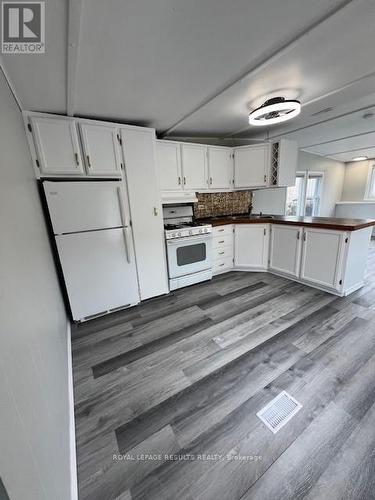 38 - 33 Pitt Street, Bayham (Port Burwell), ON - Indoor Photo Showing Kitchen