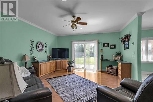 624 Daisy Street, Cornwall, ON - Indoor Photo Showing Living Room