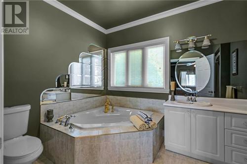 624 Daisy Street, Cornwall, ON - Indoor Photo Showing Bathroom