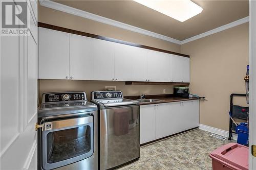 624 Daisy Street, Cornwall, ON - Indoor Photo Showing Laundry Room