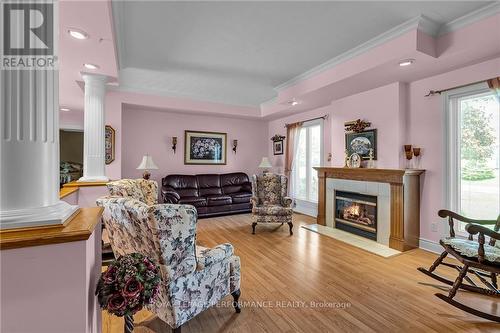 624 Daisy Street, South Stormont (716 - South Stormont (Cornwall) Twp), ON - Indoor Photo Showing Living Room With Fireplace