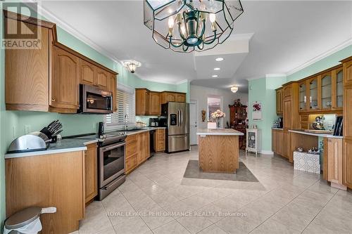 624 Daisy Street, South Stormont (716 - South Stormont (Cornwall) Twp), ON - Indoor Photo Showing Kitchen