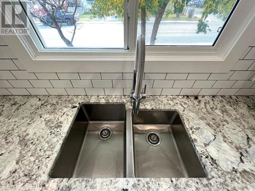 600 17Th Avenue N, Cranbrook, BC - Indoor Photo Showing Kitchen