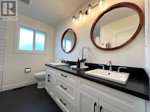 600 17Th Avenue N, Cranbrook, BC - Indoor Photo Showing Bathroom