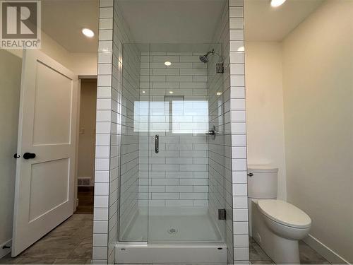 600 17Th Avenue N, Cranbrook, BC - Indoor Photo Showing Bathroom