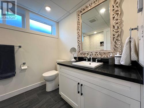 600 17Th Avenue N, Cranbrook, BC - Indoor Photo Showing Bathroom