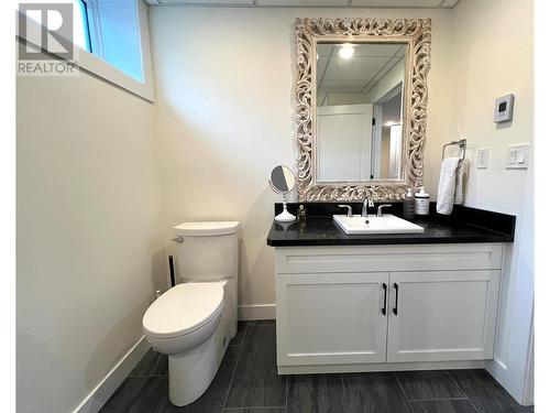 600 17Th Avenue N, Cranbrook, BC - Indoor Photo Showing Bathroom