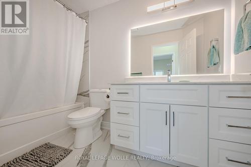 M62 - 175 David Bergey Dr Drive, Kitchener, ON - Indoor Photo Showing Bathroom