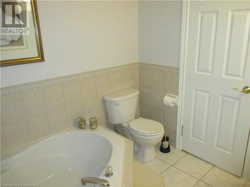 22 Resolute Drive, Hamilton, ON - Indoor Photo Showing Bathroom