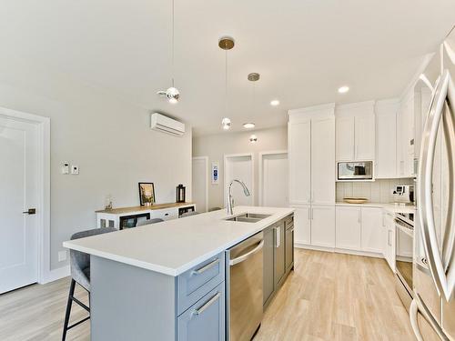 Cuisine - 2-67 Rue Desjardins, Magog, QC - Indoor Photo Showing Kitchen With Double Sink With Upgraded Kitchen