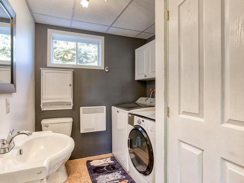 Powder room - 981 206E Avenue, Shawinigan, QC - Indoor Photo Showing Laundry Room