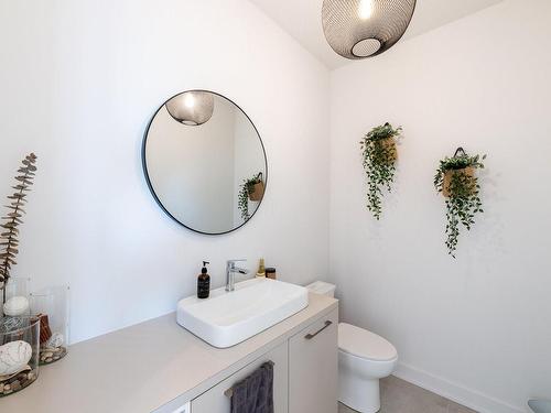 Powder room - 722Z Rue Isola-Comtois, Sainte-Julie, QC - Indoor Photo Showing Bathroom