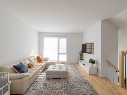 Living room - 722Z Rue Isola-Comtois, Sainte-Julie, QC - Indoor Photo Showing Living Room