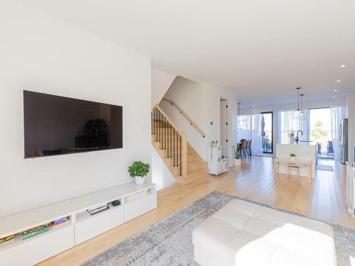 Living room - 722Z Rue Isola-Comtois, Sainte-Julie, QC - Indoor Photo Showing Living Room