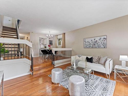 16-20 Hainford St, Toronto, ON - Indoor Photo Showing Living Room