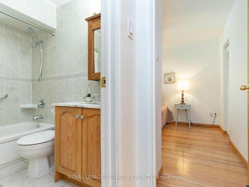 40 Hart Ave, Toronto, ON - Indoor Photo Showing Bathroom