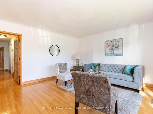 40 Hart Ave, Toronto, ON - Indoor Photo Showing Living Room